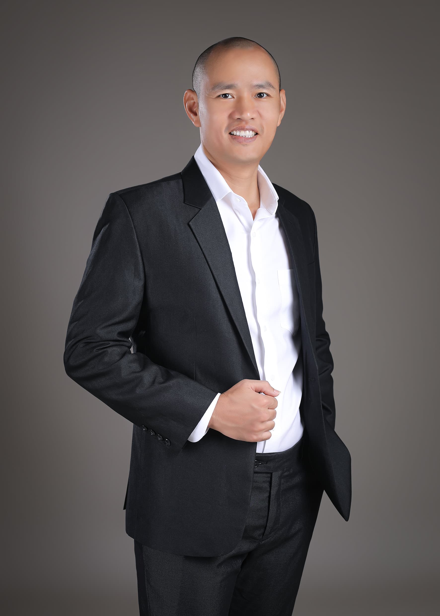 Eroca Thanh — Founder AIBOSS AUTO CONTENT